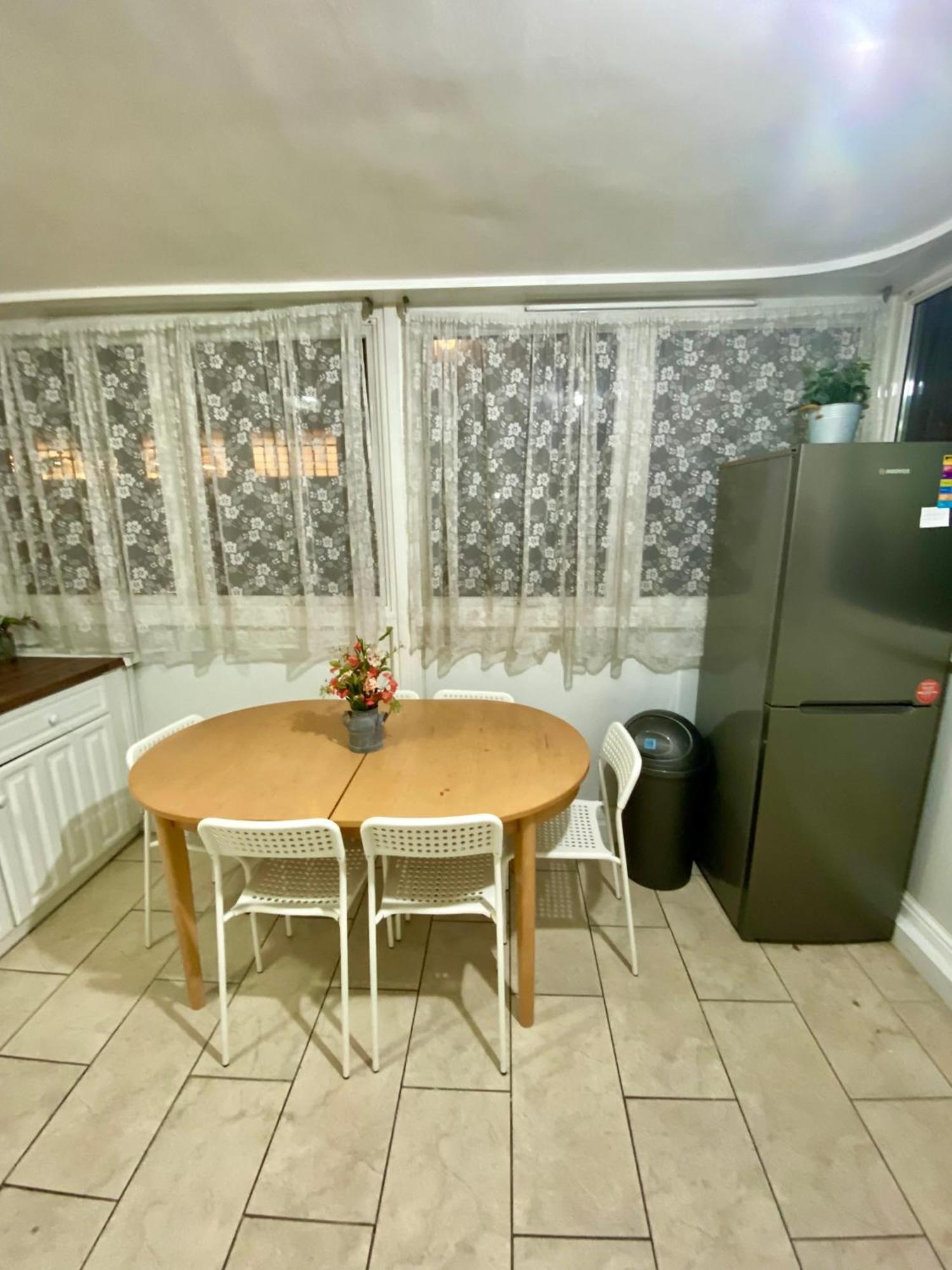 3 Bedroom Flat, Oxford Circus, W1w Апартаменты Лондон