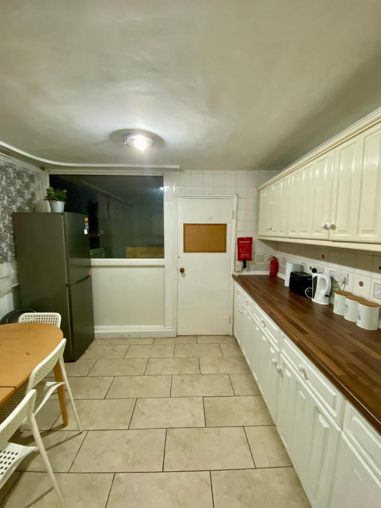 3 Bedroom Flat, Oxford Circus, W1w * Лондон