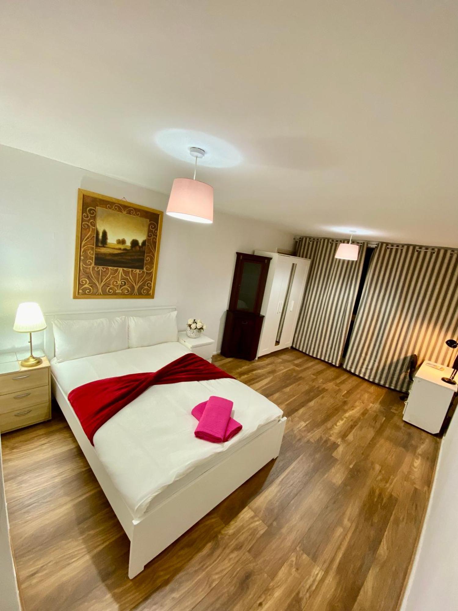 3 Bedroom Flat, Oxford Circus, W1w Апартаменты Лондон